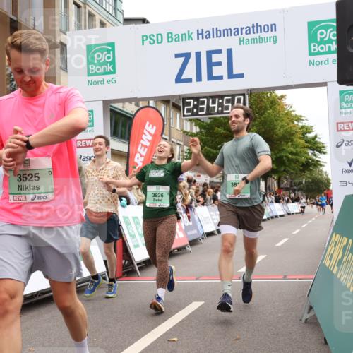 21.09.2025 - PSD Bank Halbmarathon Strokosch-Dieckow http://msf.ph/oto/8935174 21.09.2025 12:34:14 Ziel 1650, 2735, 3509, 3525, 3693, 3697, 3812, 3826, 3862 meine-sportfotos.de