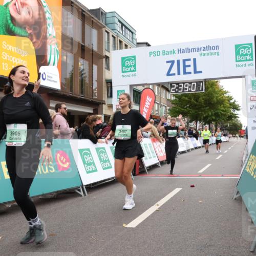 21.09.2025 - PSD Bank Halbmarathon Strokosch-Dieckow http://msf.ph/oto/8937980 21.09.2025 12:38:25 Ziel 1156, 3211, 3212, 3487, 3543, 3703, 3799, 3818, 3905 meine-sportfotos.de