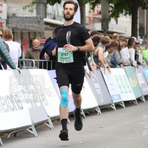 21.09.2025 - PSD Bank Halbmarathon Strokosch-Dieckow http://msf.ph/oto/8938031 21.09.2025 12:39:25 Ziel 3797 meine-sportfotos.de