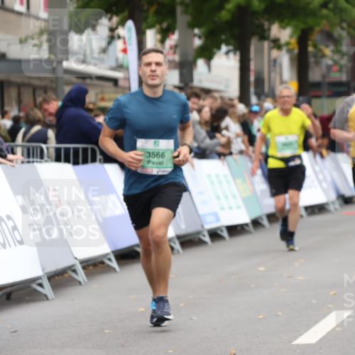 21.09.2025 - PSD Bank Halbmarathon Strokosch-Dieckow http://msf.ph/oto/8938040 21.09.2025 12:39:33 Ziel 2765, 3566, 3797 meine-sportfotos.de