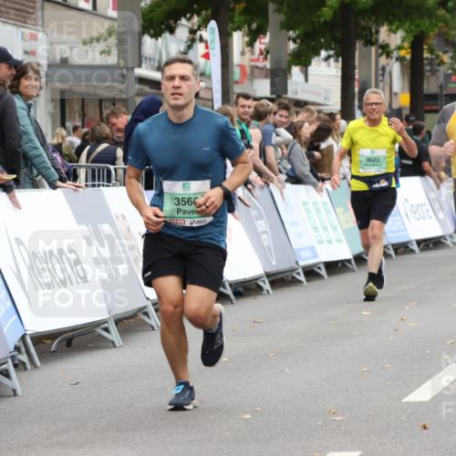 21.09.2025 - PSD Bank Halbmarathon Strokosch-Dieckow http://msf.ph/oto/8938041 21.09.2025 12:39:33 Ziel 2765, 3566, 3797 meine-sportfotos.de