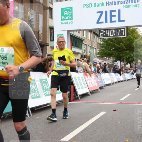 21.09.2025 - PSD Bank Halbmarathon Strokosch-Dieckow http://msf.ph/oto/8938055 21.09.2025 12:39:41 Ziel 2709, 2765, 3566, 3623 meine-sportfotos.de
