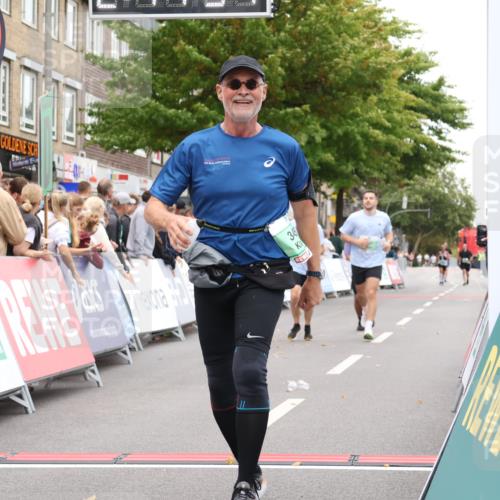 21.09.2025 - PSD Bank Halbmarathon Strokosch-Dieckow http://msf.ph/oto/8938113 21.09.2025 12:41:15 Ziel 1291, 1293, 1540, 3459 meine-sportfotos.de