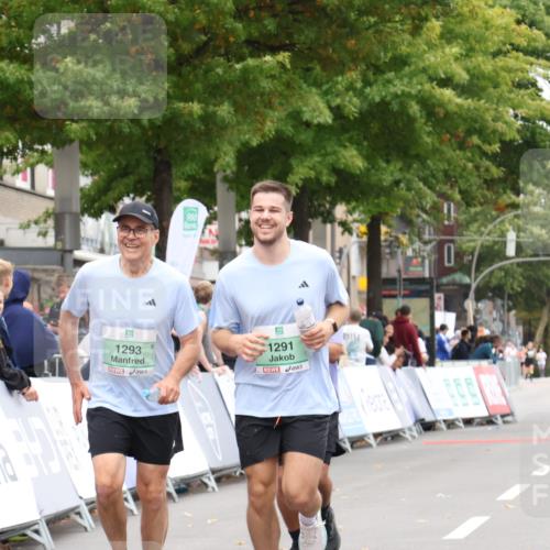 21.09.2025 - PSD Bank Halbmarathon Strokosch-Dieckow http://msf.ph/oto/8938116 21.09.2025 12:41:17 Ziel 1291, 1293, 3459, 3676 meine-sportfotos.de