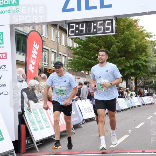 21.09.2025 - PSD Bank Halbmarathon Strokosch-Dieckow http://msf.ph/oto/8938119 21.09.2025 12:41:19 Ziel 1291, 1293, 3459, 3676 meine-sportfotos.de