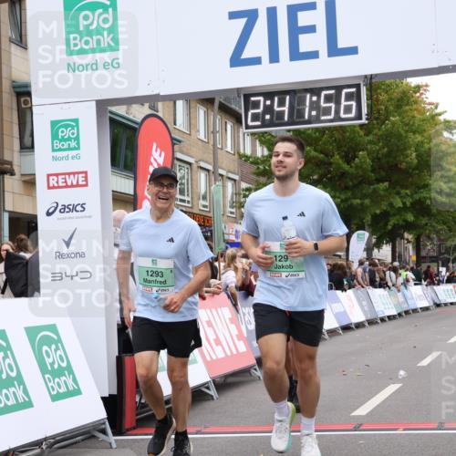 21.09.2025 - PSD Bank Halbmarathon Strokosch-Dieckow http://msf.ph/oto/8938121 21.09.2025 12:41:20 Ziel 1291, 1293, 3459, 3676 meine-sportfotos.de