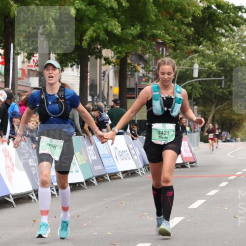 21.09.2025 - PSD Bank Halbmarathon Strokosch-Dieckow http://msf.ph/oto/8938330 21.09.2025 12:47:16 Ziel 3420, 3421 meine-sportfotos.de