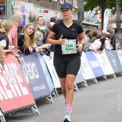 21.09.2025 - PSD Bank Halbmarathon Strokosch-Dieckow http://msf.ph/oto/8938353 21.09.2025 12:48:06 Ziel 1280, 1974 meine-sportfotos.de