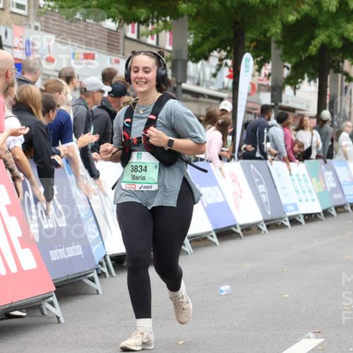 21.09.2025 - PSD Bank Halbmarathon Strokosch-Dieckow http://msf.ph/oto/8938364 21.09.2025 12:48:47 Ziel 3830, 3834 meine-sportfotos.de