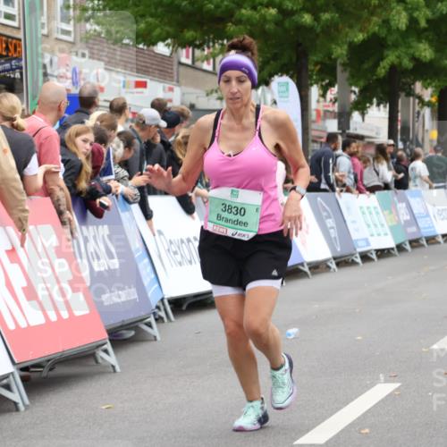 21.09.2025 - PSD Bank Halbmarathon Strokosch-Dieckow http://msf.ph/oto/8938370 21.09.2025 12:48:51 Ziel 3830, 3834 meine-sportfotos.de