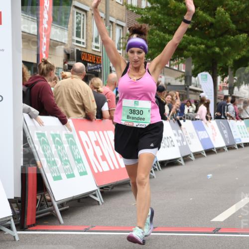 21.09.2025 - PSD Bank Halbmarathon Strokosch-Dieckow http://msf.ph/oto/8938372 21.09.2025 12:48:52 Ziel 3830, 3834 meine-sportfotos.de