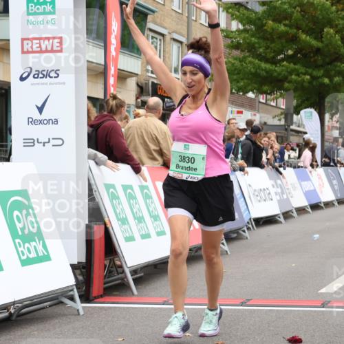21.09.2025 - PSD Bank Halbmarathon Strokosch-Dieckow http://msf.ph/oto/8938373 21.09.2025 12:48:52 Ziel 3830, 3834 meine-sportfotos.de