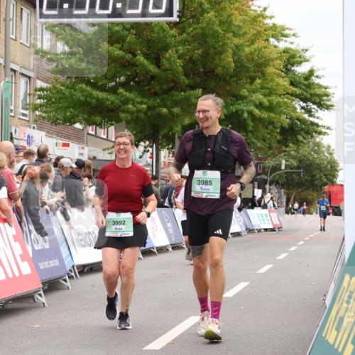 21.09.2025 - PSD Bank Halbmarathon Strokosch-Dieckow http://msf.ph/oto/8938418 21.09.2025 12:50:00 Ziel 3303, 3985, 3992, 4060 meine-sportfotos.de