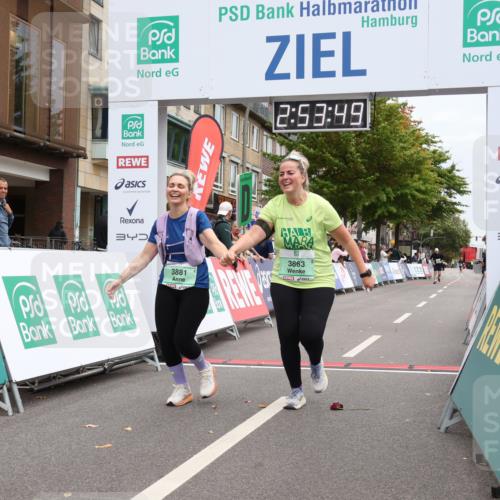 21.09.2025 - PSD Bank Halbmarathon Strokosch-Dieckow http://msf.ph/oto/8938520 21.09.2025 12:53:13 Ziel 3384, 3427, 3863, 3881 meine-sportfotos.de
