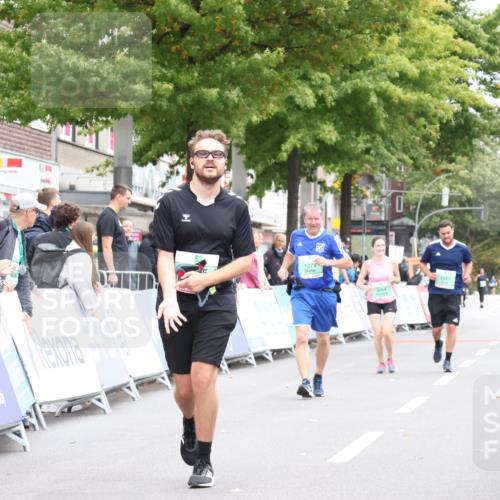 21.09.2025 - PSD Bank Halbmarathon Strokosch-Dieckow http://msf.ph/oto/8938564 21.09.2025 12:54:35 Ziel 3804, 3805 meine-sportfotos.de