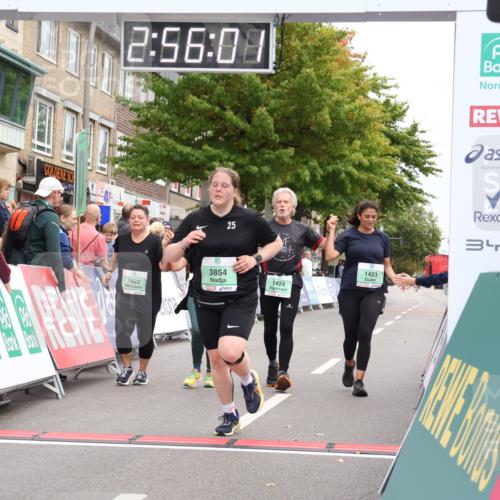 21.09.2025 - PSD Bank Halbmarathon Strokosch-Dieckow http://msf.ph/oto/8938590 21.09.2025 12:55:25 Ziel 1422, 1423, 1424, 1425, 3854 meine-sportfotos.de