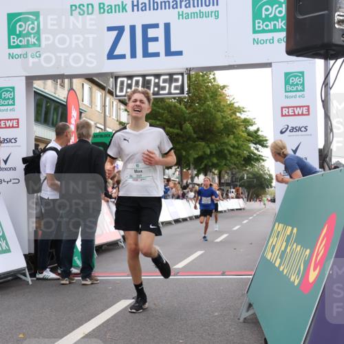 21.09.2025 - PSD Bank Halbmarathon Strokosch-Dieckow http://msf.ph/oto/8938788 21.09.2025 10:25:23 Ziel 310, 359, 378 meine-sportfotos.de