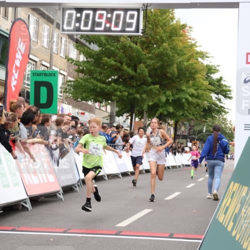 21.09.2025 - PSD Bank Halbmarathon Strokosch-Dieckow http://msf.ph/oto/8938851 21.09.2025 10:26:40 Ziel 111, 347, 348 meine-sportfotos.de