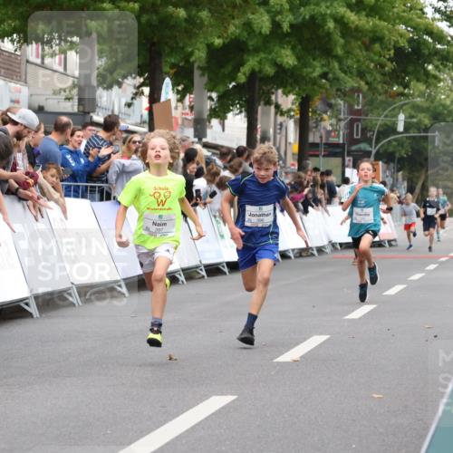 21.09.2025 - PSD Bank Halbmarathon Strokosch-Dieckow http://msf.ph/oto/8938862 21.09.2025 10:26:47 Ziel 111, 143, 297, 347, 348, 379, 396 meine-sportfotos.de