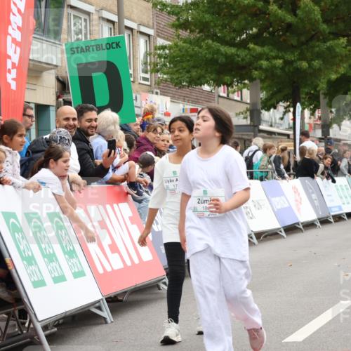 21.09.2025 - PSD Bank Halbmarathon Strokosch-Dieckow http://msf.ph/oto/8939463 21.09.2025 10:36:16 Ziel 176, 182, 184, 187, 290 meine-sportfotos.de
