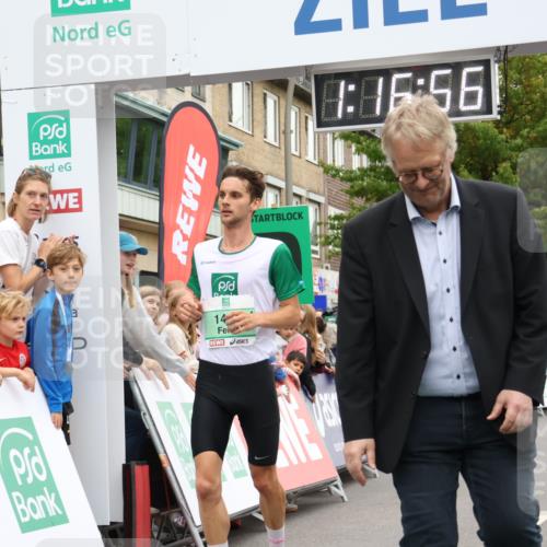 21.09.2025 - PSD Bank Halbmarathon Strokosch-Dieckow http://msf.ph/oto/8939528 21.09.2025 11:16:19 Ziel 1445, 1446 meine-sportfotos.de