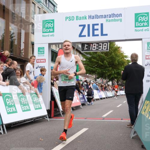 21.09.2025 - PSD Bank Halbmarathon Strokosch-Dieckow http://msf.ph/oto/8939566 21.09.2025 11:18:01 Ziel 1803, 4018 meine-sportfotos.de