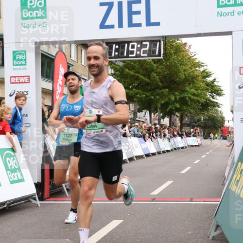21.09.2025 - PSD Bank Halbmarathon Strokosch-Dieckow http://msf.ph/oto/8939590 21.09.2025 11:18:44 Ziel 1327, 3899 meine-sportfotos.de