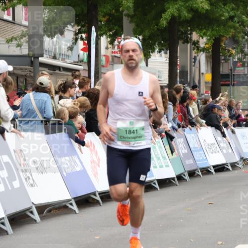 21.09.2025 - PSD Bank Halbmarathon Strokosch-Dieckow http://msf.ph/oto/8939620 21.09.2025 11:20:13 Ziel 1823, 1841 meine-sportfotos.de
