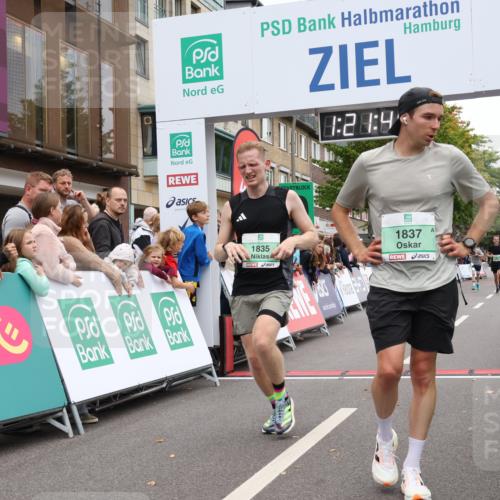 21.09.2025 - PSD Bank Halbmarathon Strokosch-Dieckow http://msf.ph/oto/8939663 21.09.2025 11:21:04 Ziel 1835, 1837 meine-sportfotos.de