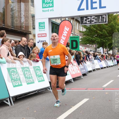 21.09.2025 - PSD Bank Halbmarathon Strokosch-Dieckow http://msf.ph/oto/8939763 21.09.2025 11:24:40 Ziel 1845, 3913, 3914 meine-sportfotos.de