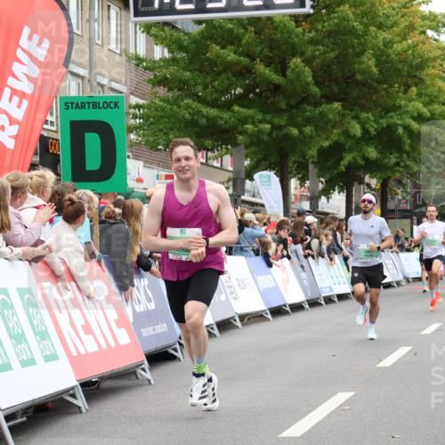 21.09.2025 - PSD Bank Halbmarathon Strokosch-Dieckow http://msf.ph/oto/8939767 21.09.2025 11:24:43 Ziel 1310, 1845, 1989, 3913, 3914 meine-sportfotos.de