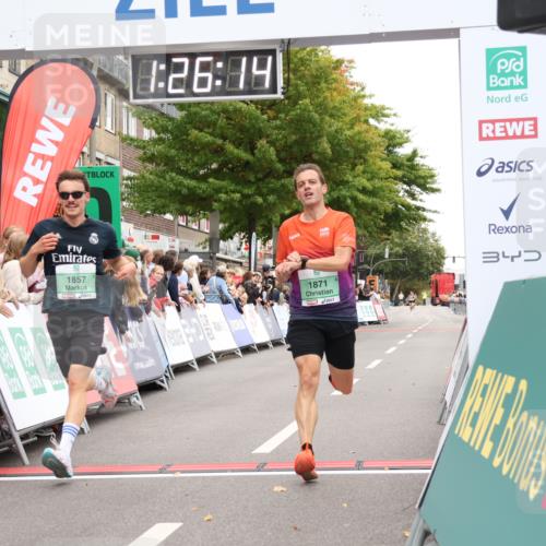 21.09.2025 - PSD Bank Halbmarathon Strokosch-Dieckow http://msf.ph/oto/8939809 21.09.2025 11:25:37 Ziel 1608, 1627, 1857, 1871 meine-sportfotos.de