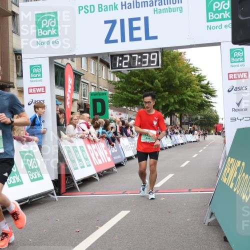 21.09.2025 - PSD Bank Halbmarathon Strokosch-Dieckow http://msf.ph/oto/8939862 21.09.2025 11:27:02 Ziel 1439, 1793, 4040 meine-sportfotos.de