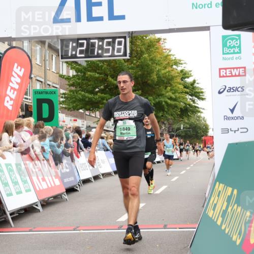 21.09.2025 - PSD Bank Halbmarathon Strokosch-Dieckow http://msf.ph/oto/8939874 21.09.2025 11:27:21 Ziel 1236, 1598, 1849, 1879, 4005 meine-sportfotos.de