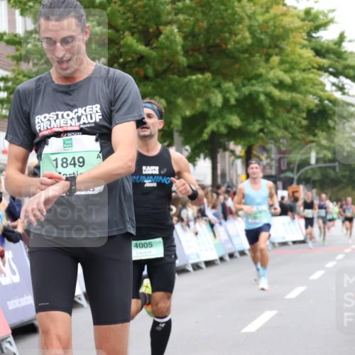 21.09.2025 - PSD Bank Halbmarathon Strokosch-Dieckow http://msf.ph/oto/8939875 21.09.2025 11:27:22 Ziel 1236, 1598, 1849, 1879, 4005 meine-sportfotos.de