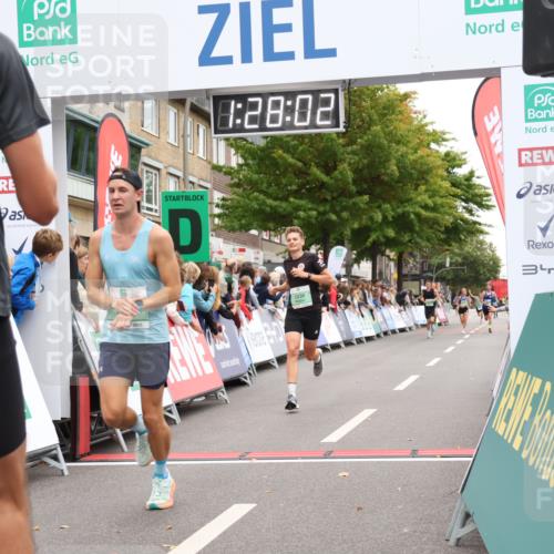 21.09.2025 - PSD Bank Halbmarathon Strokosch-Dieckow http://msf.ph/oto/8939881 21.09.2025 11:27:25 Ziel 1236, 1598, 1849, 1879, 4005 meine-sportfotos.de