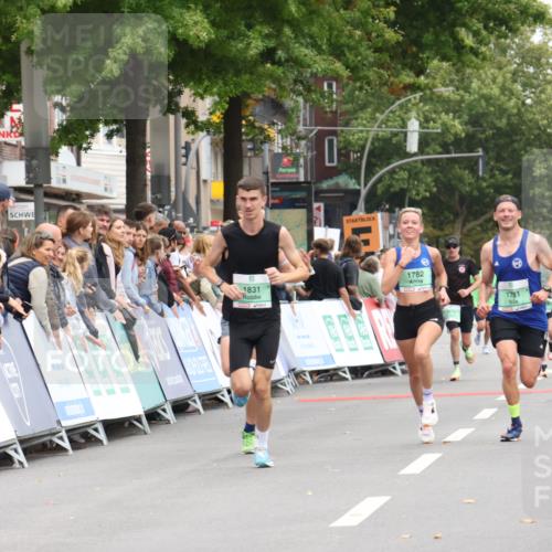 21.09.2025 - PSD Bank Halbmarathon Strokosch-Dieckow http://msf.ph/oto/8939884 21.09.2025 11:27:27 Ziel 1236, 1598, 1849, 1879, 4005 meine-sportfotos.de