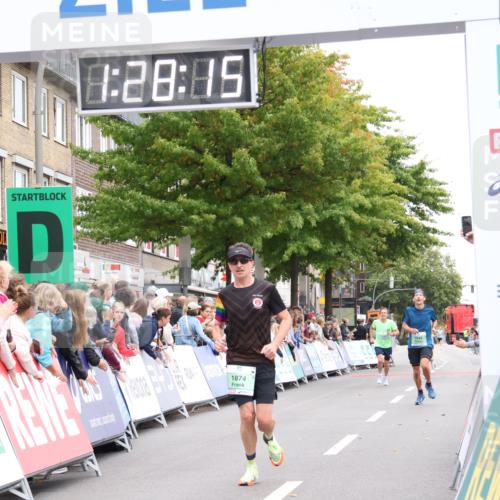 21.09.2025 - PSD Bank Halbmarathon Strokosch-Dieckow http://msf.ph/oto/8939907 21.09.2025 11:27:38 Ziel 1781, 1782, 1831, 1874, 1949, 1953, 4019 meine-sportfotos.de