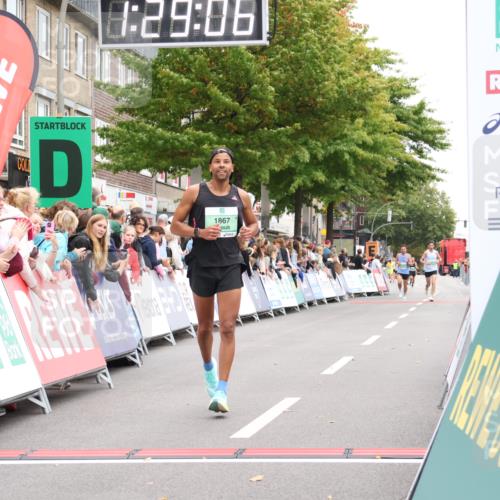21.09.2025 - PSD Bank Halbmarathon Strokosch-Dieckow http://msf.ph/oto/8939965 21.09.2025 11:28:29 Ziel 1324, 1867 meine-sportfotos.de