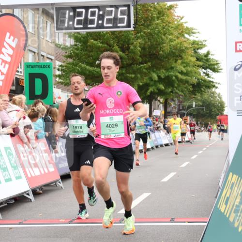 21.09.2025 - PSD Bank Halbmarathon Strokosch-Dieckow http://msf.ph/oto/8939979 21.09.2025 11:28:48 Ziel 1456, 1875, 1937, 1978, 4029 meine-sportfotos.de
