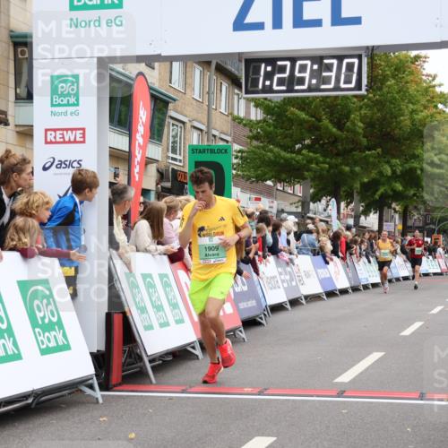 21.09.2025 - PSD Bank Halbmarathon Strokosch-Dieckow http://msf.ph/oto/8939988 21.09.2025 11:28:53 Ziel 1456, 1909, 1978, 4029 meine-sportfotos.de