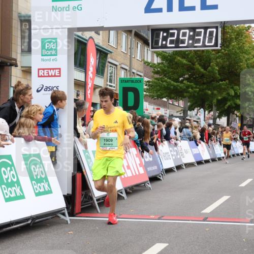 21.09.2025 - PSD Bank Halbmarathon Strokosch-Dieckow http://msf.ph/oto/8939989 21.09.2025 11:28:53 Ziel 1456, 1909, 1978, 4029 meine-sportfotos.de