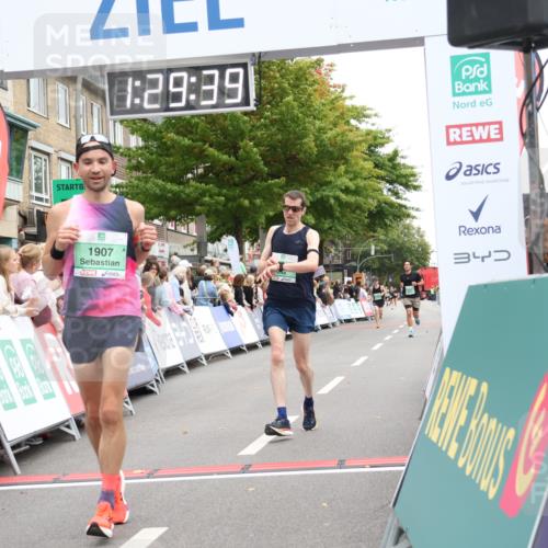 21.09.2025 - PSD Bank Halbmarathon Strokosch-Dieckow http://msf.ph/oto/8940004 21.09.2025 11:29:03 Ziel 1427, 1889, 1907, 2092 meine-sportfotos.de