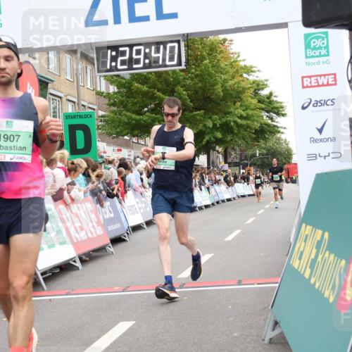 21.09.2025 - PSD Bank Halbmarathon Strokosch-Dieckow http://msf.ph/oto/8940006 21.09.2025 11:29:04 Ziel 1427, 1889, 1907, 2092 meine-sportfotos.de