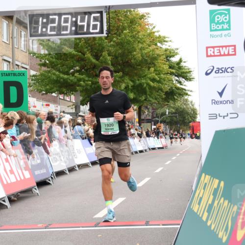 21.09.2025 - PSD Bank Halbmarathon Strokosch-Dieckow http://msf.ph/oto/8940013 21.09.2025 11:29:09 Ziel 1427, 1482, 1907, 1920 meine-sportfotos.de
