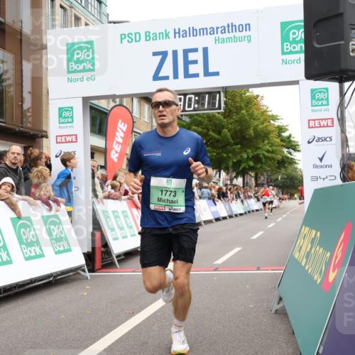 21.09.2025 - PSD Bank Halbmarathon Strokosch-Dieckow http://msf.ph/oto/8940039 21.09.2025 11:29:34 Ziel 1437, 1472, 1525, 1773, 1854, 2955, 3898 meine-sportfotos.de