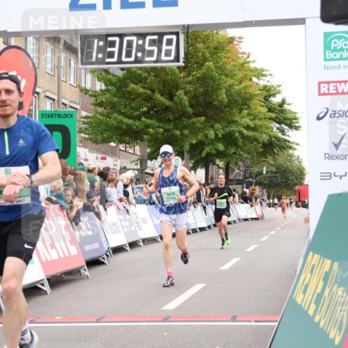 21.09.2025 - PSD Bank Halbmarathon Strokosch-Dieckow http://msf.ph/oto/8940077 21.09.2025 11:30:22 Ziel 1225, 1878, 1969 meine-sportfotos.de