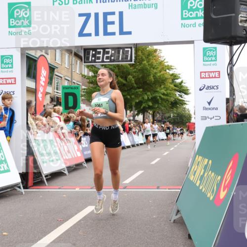 21.09.2025 - PSD Bank Halbmarathon Strokosch-Dieckow http://msf.ph/oto/8940160 21.09.2025 11:31:40 Ziel 1317, 2061, 2076 meine-sportfotos.de