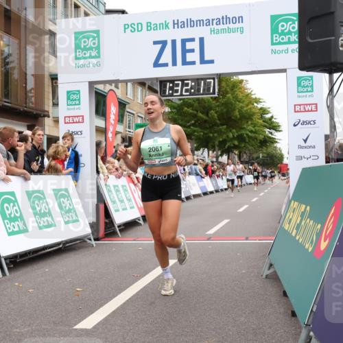 21.09.2025 - PSD Bank Halbmarathon Strokosch-Dieckow http://msf.ph/oto/8940161 21.09.2025 11:31:40 Ziel 1317, 2061, 2076 meine-sportfotos.de