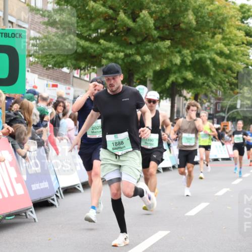 21.09.2025 - PSD Bank Halbmarathon Strokosch-Dieckow http://msf.ph/oto/8940184 21.09.2025 11:31:55 Ziel 1052, 1174, 1888, 1890, 1972, 1991, 2025, 2044 meine-sportfotos.de